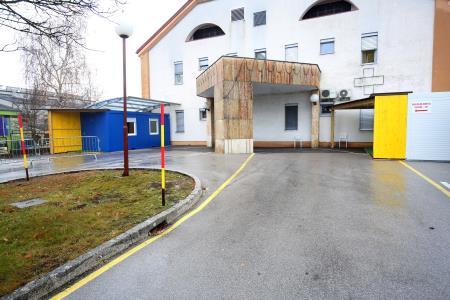 NADSTREŠEKA 06 FOTO LJUBO VUKELIČ